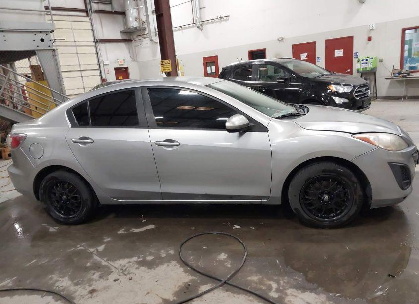 Photo 13 of 2010 Mazda Mazda3 I TOURING (VIN JM1BL1SG1A1348966)