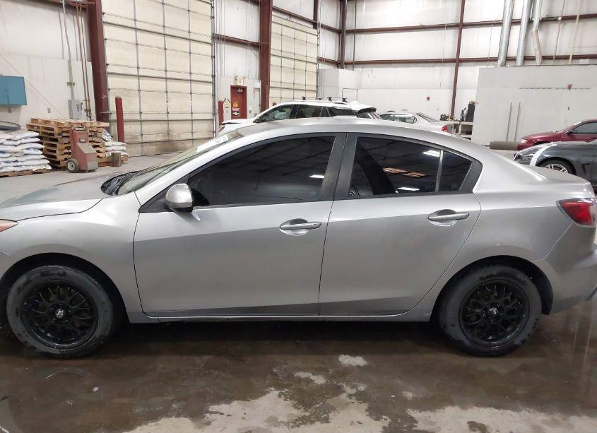 Photo 14 of 2010 Mazda Mazda3 I TOURING (VIN JM1BL1SG1A1348966)