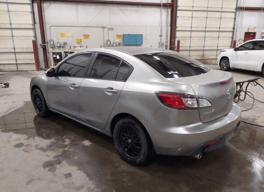 Photo 3 of 2010 Mazda Mazda3 I TOURING (VIN JM1BL1SG1A1348966)