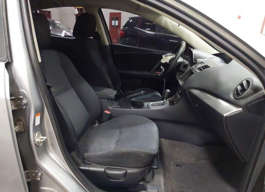 Photo 5 of 2010 Mazda Mazda3 I TOURING (VIN JM1BL1SG1A1348966)