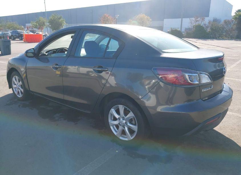Photo 3 of 2010 Mazda Mazda3 I TOURING (VIN JM1BL1SG1A1351723)
