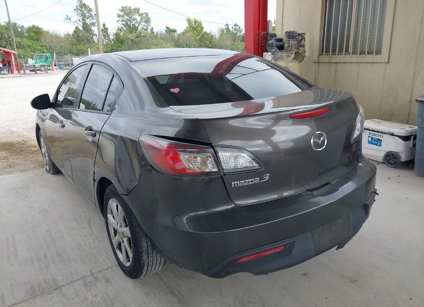 Photo 3 of 2010 Mazda Mazda3 I TOURING (VIN JM1BL1SG2A1185924)