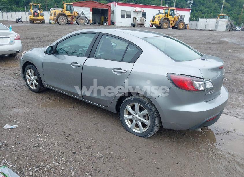 Photo 3 of 2010 Mazda Mazda3 I TOURING (VIN JM1BL1SG2A1225953)