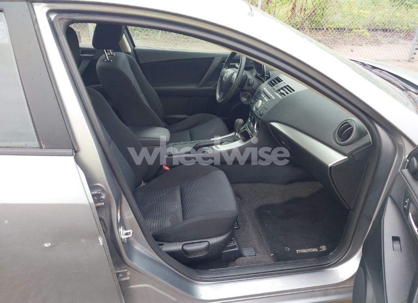 Photo 5 of 2010 Mazda Mazda3 I TOURING (VIN JM1BL1SG2A1225953)