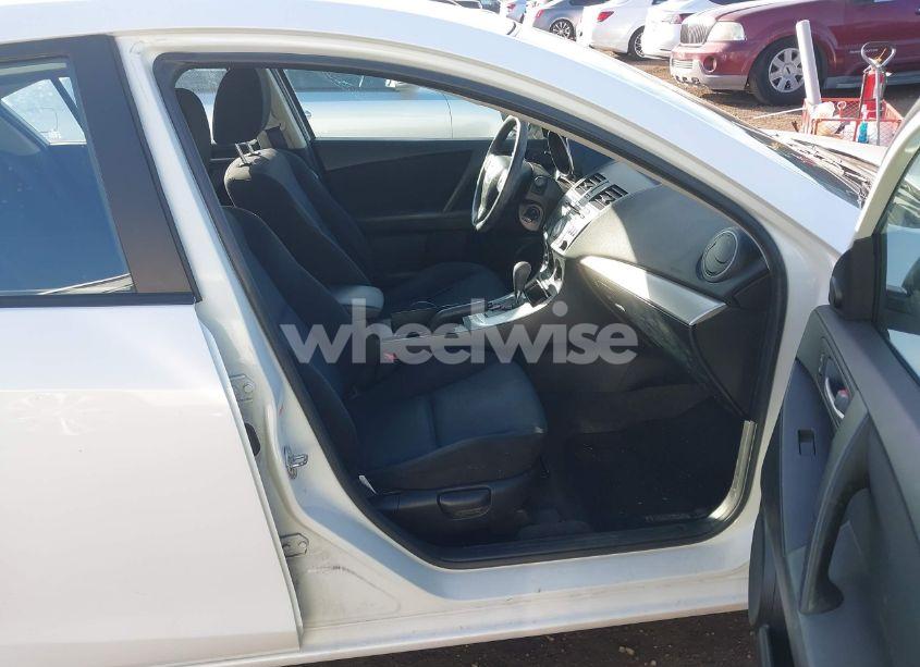 Photo 5 of 2010 Mazda Mazda3 I TOURING (VIN JM1BL1SG2A1341282)