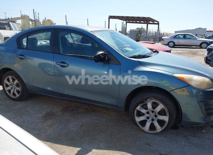 Photo 13 of 2010 Mazda Mazda3 I SPORT (VIN JM1BL1SG3A1183891)