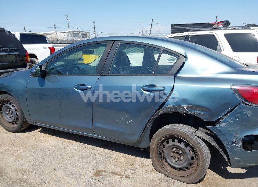 Photo 14 of 2010 Mazda Mazda3 I SPORT (VIN JM1BL1SG3A1183891)