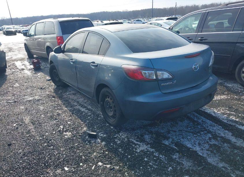 Photo 3 of 2010 Mazda Mazda3 I SPORT (VIN JM1BL1SG3A1186354)