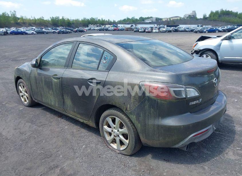 Photo 3 of 2010 Mazda Mazda3 I TOURING (VIN JM1BL1SG3A1196303)