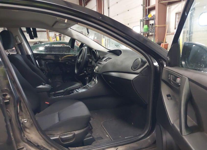 Photo 5 of 2010 Mazda Mazda3 I SPORT (VIN JM1BL1SG3A1223452)