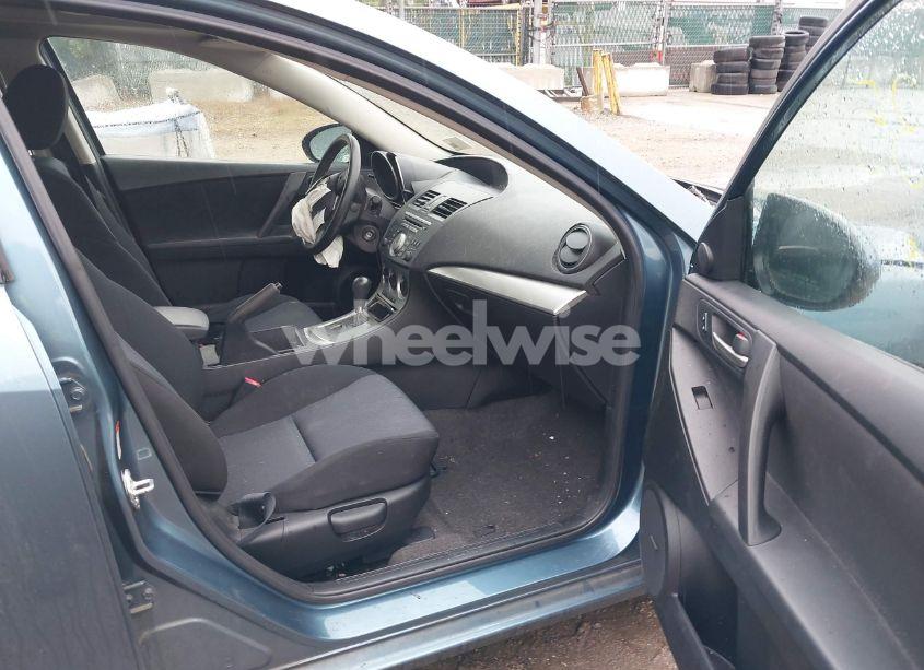 Photo 5 of 2010 Mazda Mazda3 I TOURING (VIN JM1BL1SG3A1237884)