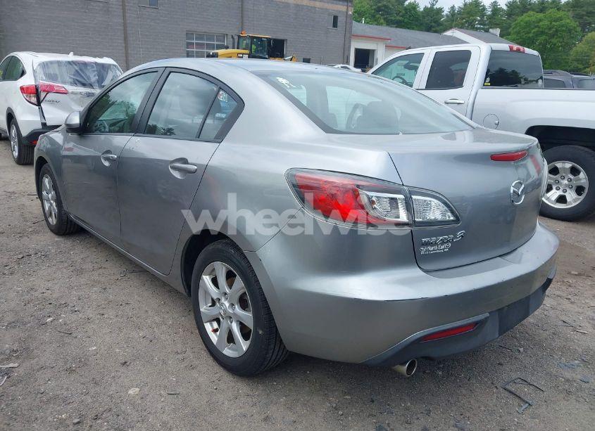 Photo 3 of 2010 Mazda Mazda3 I TOURING (VIN JM1BL1SG3A1255317)