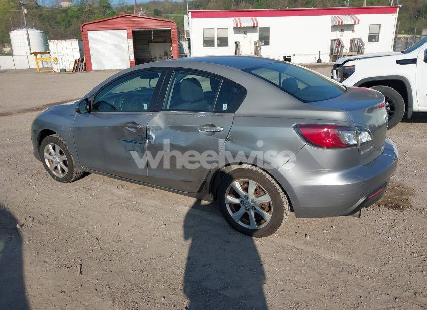 Photo 3 of 2010 Mazda Mazda3 I TOURING (VIN JM1BL1SG4A1103403)