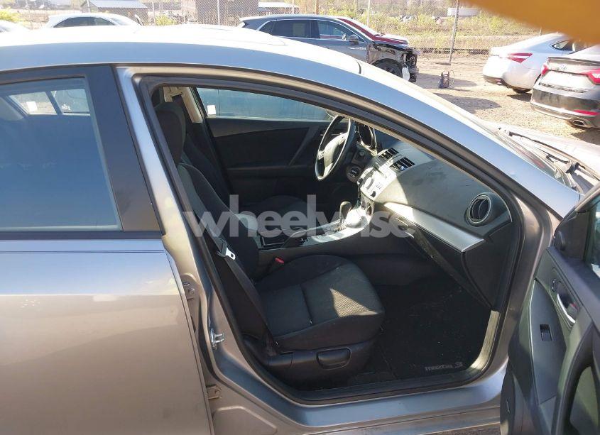 Photo 5 of 2010 Mazda Mazda3 I TOURING (VIN JM1BL1SG4A1103403)