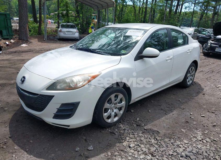 Photo 2 of 2010 Mazda Mazda3 I SPORT (VIN JM1BL1SG5A1202148)