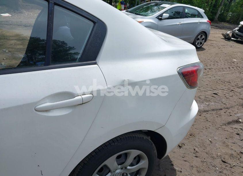 Photo 6 of 2010 Mazda Mazda3 I SPORT (VIN JM1BL1SG5A1202148)