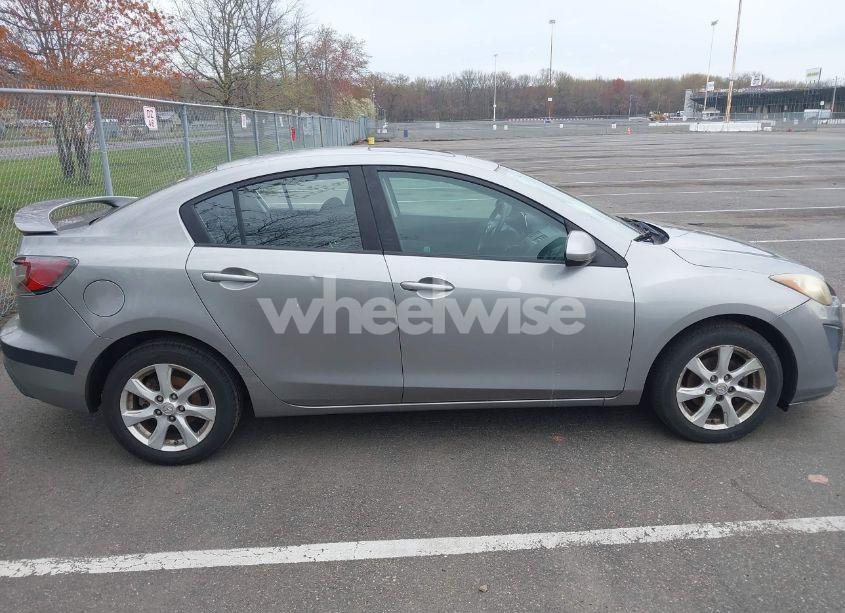Photo 12 of 2010 Mazda Mazda3 I TOURING (VIN JM1BL1SG5A1329417)