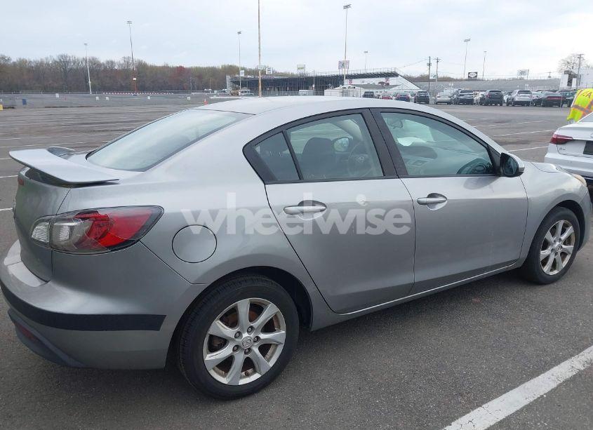 Photo 13 of 2010 Mazda Mazda3 I TOURING (VIN JM1BL1SG5A1329417)