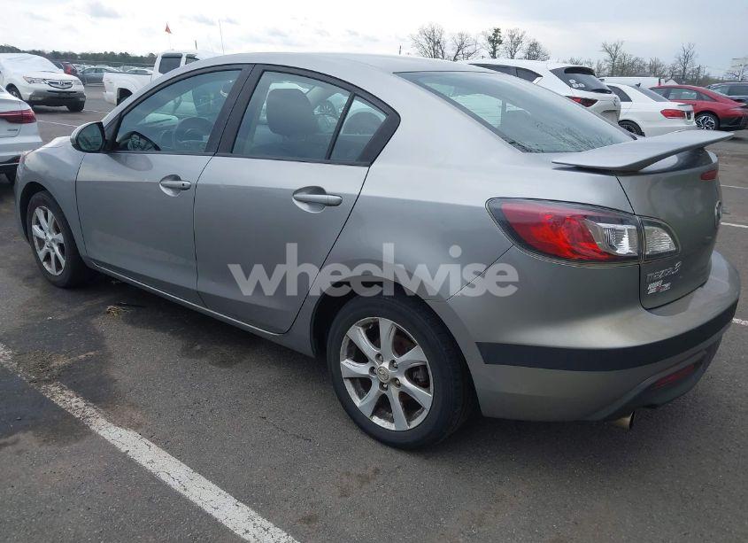 Photo 3 of 2010 Mazda Mazda3 I TOURING (VIN JM1BL1SG5A1329417)