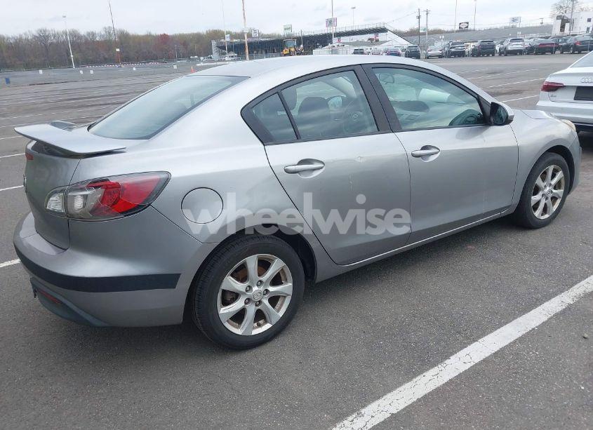 Photo 4 of 2010 Mazda Mazda3 I TOURING (VIN JM1BL1SG5A1329417)