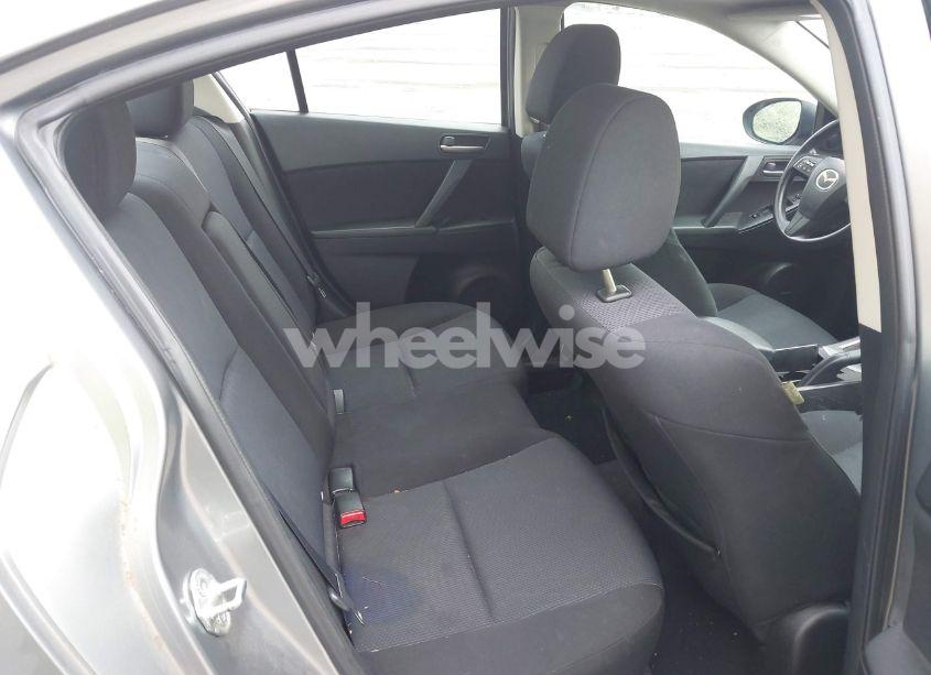 Photo 8 of 2010 Mazda Mazda3 I TOURING (VIN JM1BL1SG5A1329417)