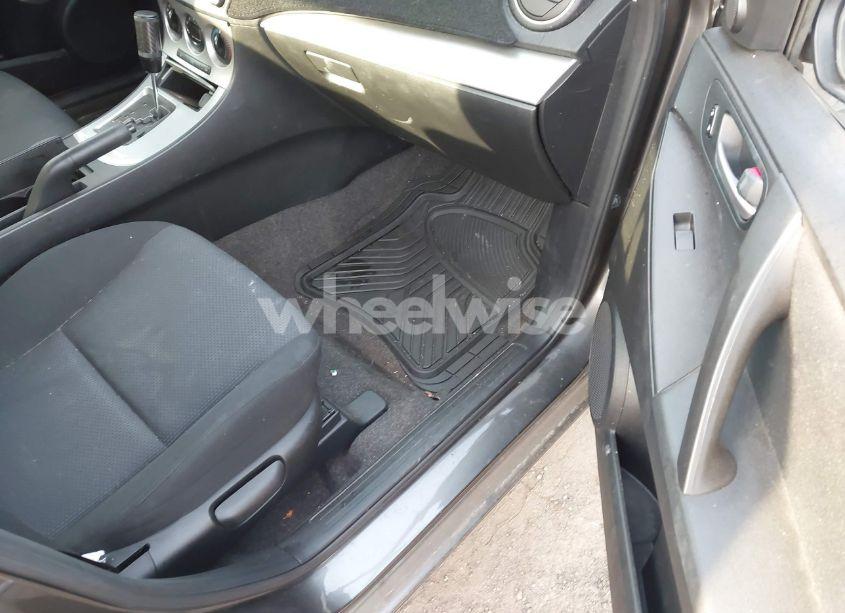 Photo 5 of 2010 Mazda Mazda3 I TOURING (VIN JM1BL1SG6A1284570)