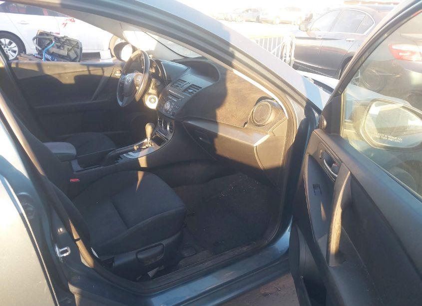 Photo 5 of 2010 Mazda Mazda3 I TOURING (VIN JM1BL1SG7A1243798)