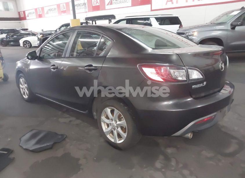 Photo 3 of 2010 Mazda Mazda3 I TOURING (VIN JM1BL1SG7A1257152)