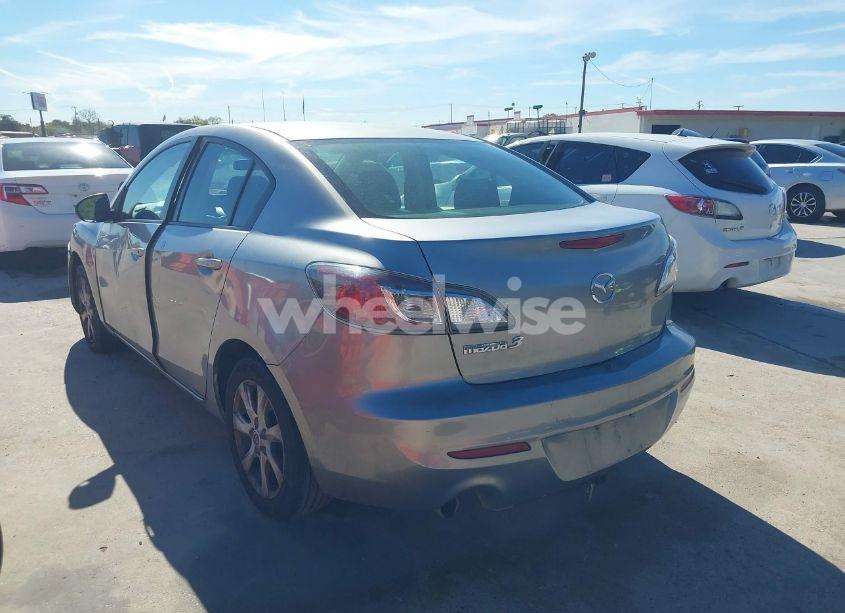 Photo 3 of 2010 Mazda Mazda3 I TOURING (VIN JM1BL1SG7A1334179)