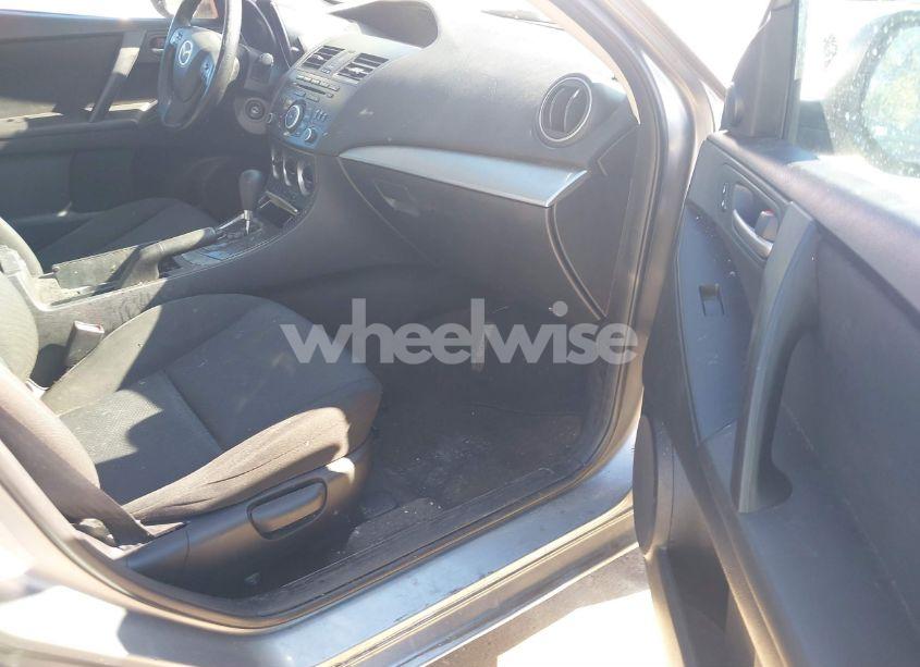 Photo 5 of 2010 Mazda Mazda3 I TOURING (VIN JM1BL1SG7A1334179)