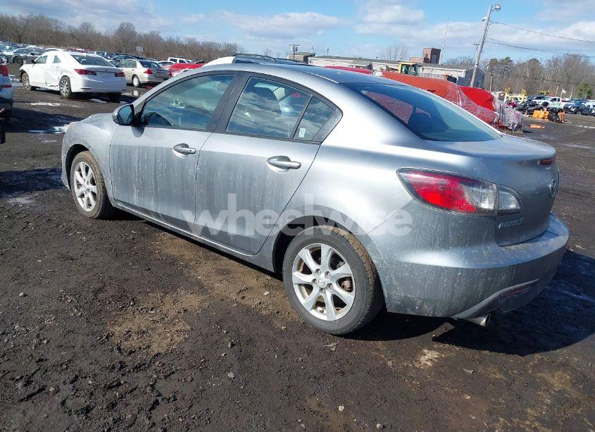 Photo 3 of 2010 Mazda Mazda3 I TOURING (VIN JM1BL1SG8A1105137)