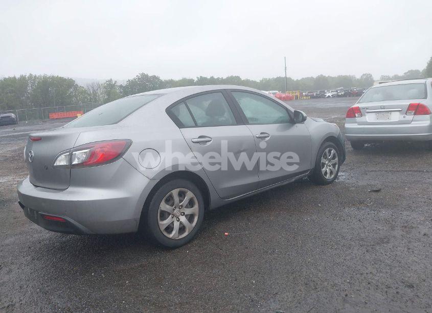 Photo 4 of 2010 Mazda Mazda3 I SPORT (VIN JM1BL1SG8A1245754)