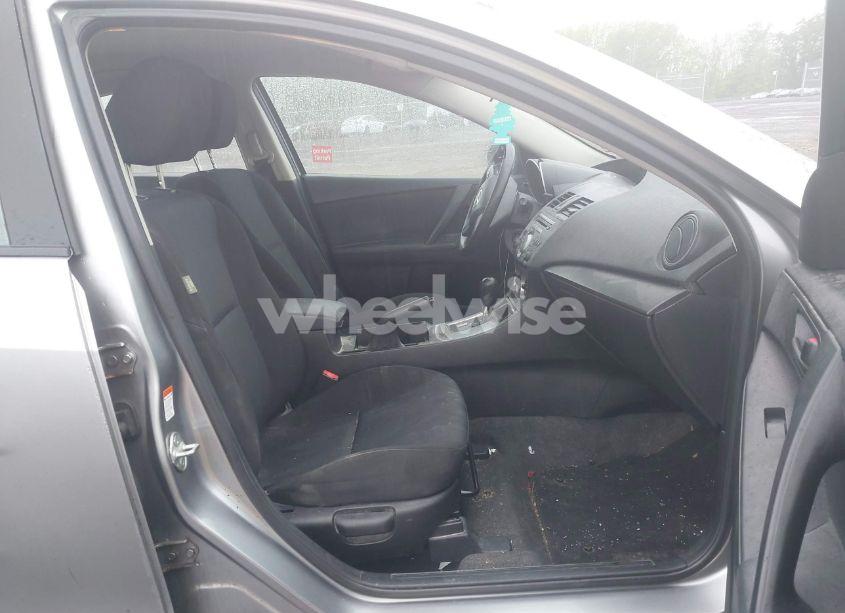 Photo 5 of 2010 Mazda Mazda3 I SPORT (VIN JM1BL1SG8A1245754)