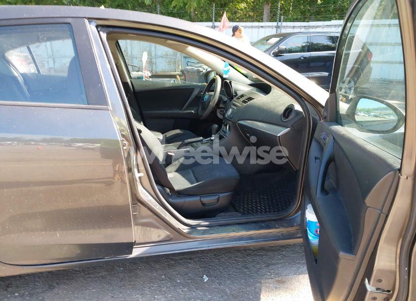 Photo 5 of 2010 Mazda Mazda3 I TOURING (VIN JM1BL1SG8A1251232)