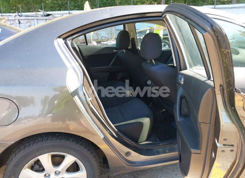 Photo 8 of 2010 Mazda Mazda3 I TOURING (VIN JM1BL1SG8A1251232)