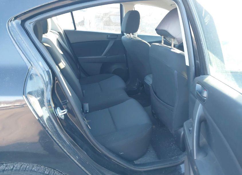 Photo 8 of 2010 Mazda Mazda3 I SPORT (VIN JM1BL1SG8A1286627)