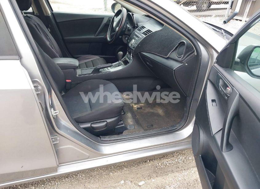 Photo 5 of 2010 Mazda Mazda3 I SPORT (VIN JM1BL1SG8A1288913)