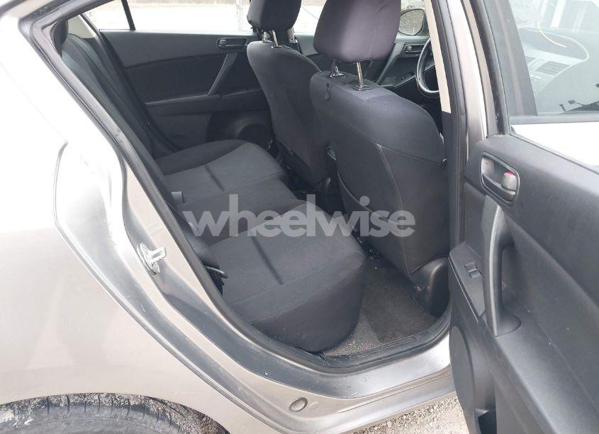 Photo 8 of 2010 Mazda Mazda3 I SPORT (VIN JM1BL1SG8A1288913)