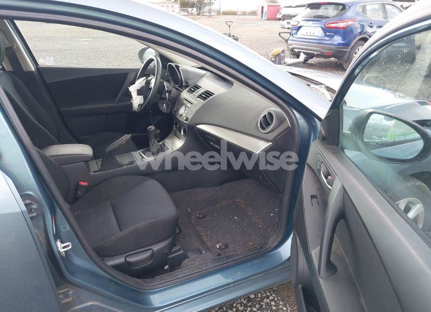 Photo 5 of 2010 Mazda Mazda3 I TOURING (VIN JM1BL1SG8A1310327)