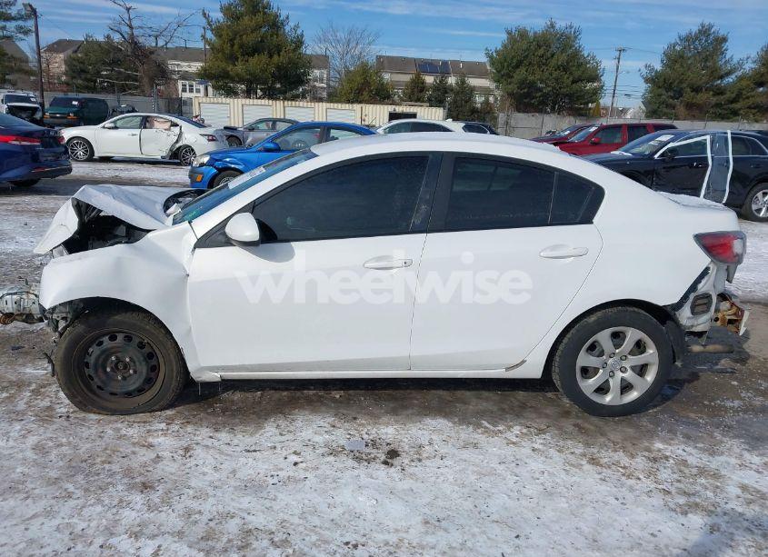 Photo 14 of 2010 Mazda Mazda3 I SPORT (VIN JM1BL1SG8A1324910)