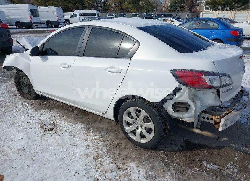 Photo 3 of 2010 Mazda Mazda3 I SPORT (VIN JM1BL1SG8A1324910)