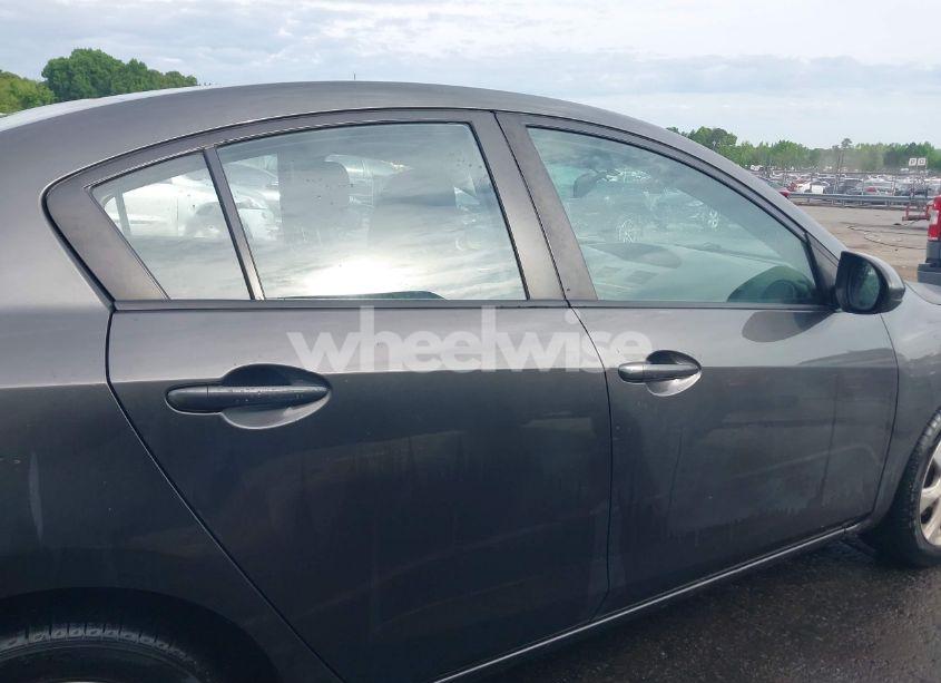 Photo 13 of 2010 Mazda Mazda3 I TOURING (VIN JM1BL1SG9A1262272)