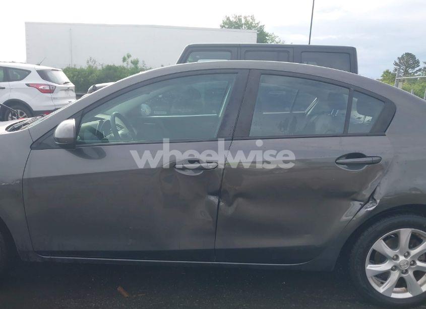 Photo 14 of 2010 Mazda Mazda3 I TOURING (VIN JM1BL1SG9A1262272)