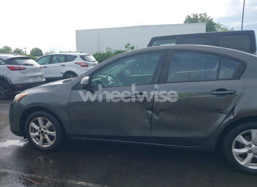 Photo 6 of 2010 Mazda Mazda3 I TOURING (VIN JM1BL1SG9A1262272)