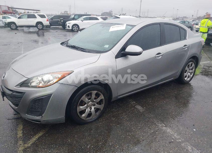 Photo 2 of 2010 Mazda Mazda3 I SPORT (VIN JM1BL1SG9A1272641)