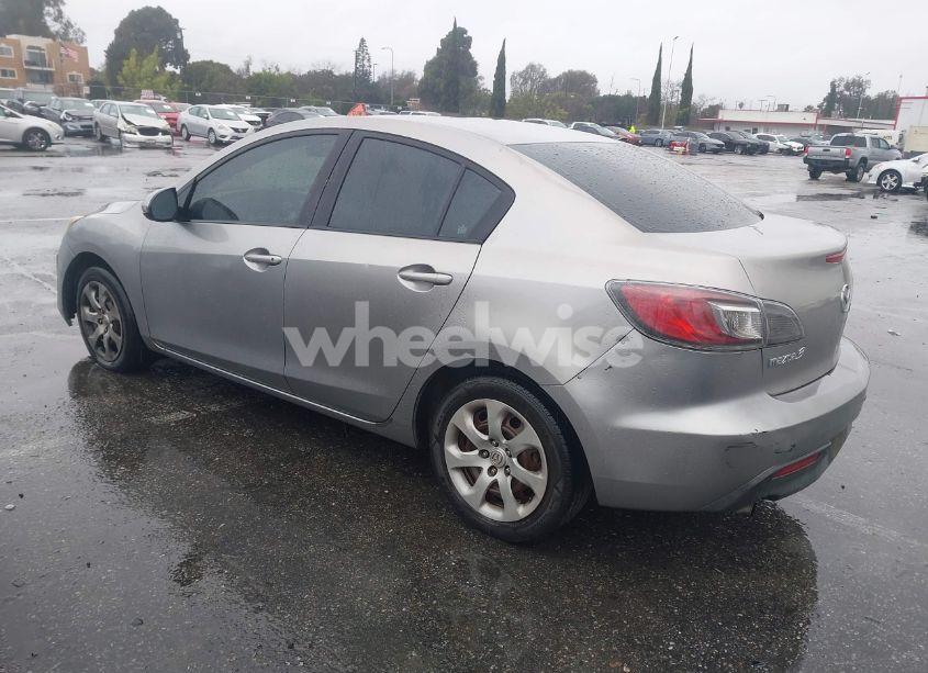 Photo 3 of 2010 Mazda Mazda3 I SPORT (VIN JM1BL1SG9A1272641)