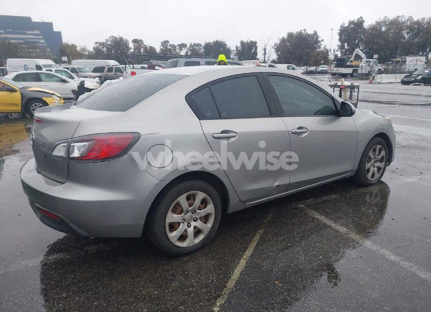 Photo 4 of 2010 Mazda Mazda3 I SPORT (VIN JM1BL1SG9A1272641)