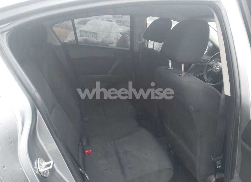 Photo 8 of 2010 Mazda Mazda3 I SPORT (VIN JM1BL1SG9A1272641)