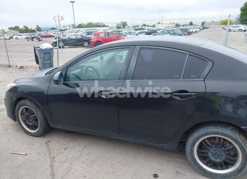 Photo 6 of 2010 Mazda Mazda3 I SPORT (VIN JM1BL1SG9A1299709)