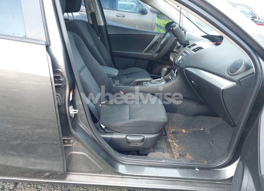 Photo 5 of 2010 Mazda Mazda3 I TOURING (VIN JM1BL1SG9A1329467)